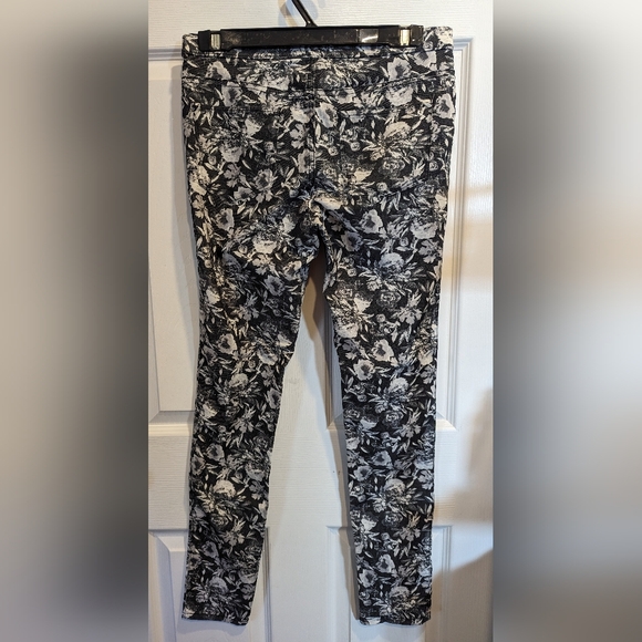 💙 H+M 💙 Floral Skinny Jeans - Picture 2 of 6